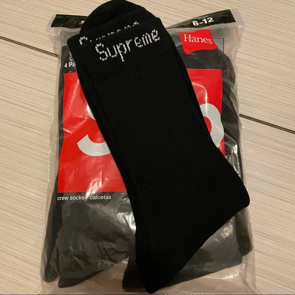 1 pair supreme x Hanes crew black socks
